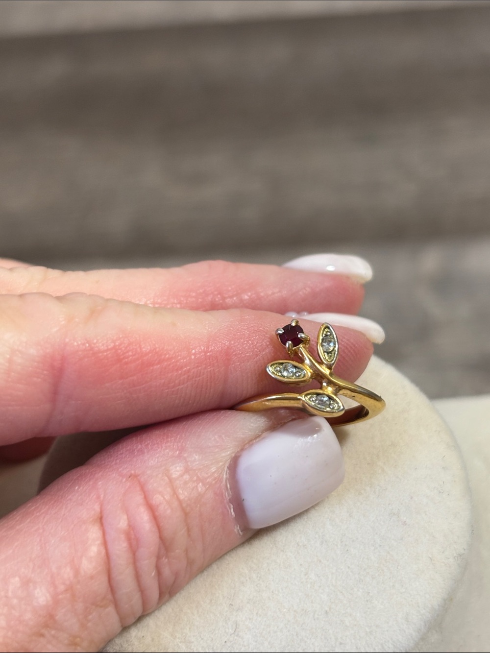 Vintage Avon "Spray Cocktail" ring from 1982
